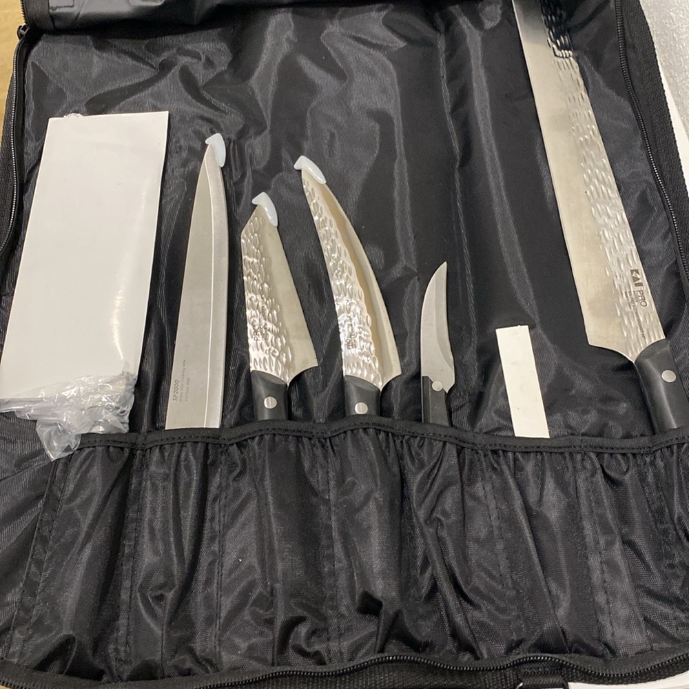 NWOT KAI CHEF PROfessional  7-piece Cutlery set with 8 Pocket Roll